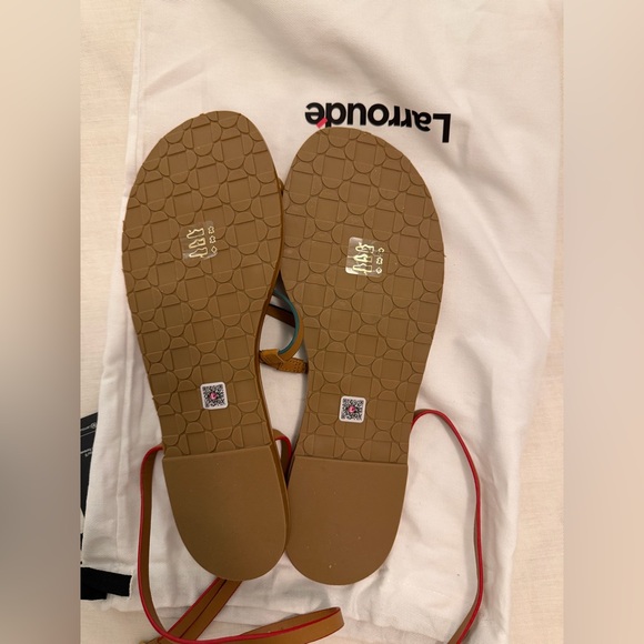 NWT Larroude Biarritz Flat Sandal In Light Caramel Leather - Picture 5 of 5